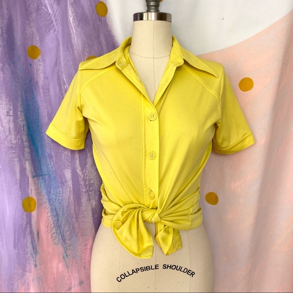 Vintage Tops - VINTAGE 1970s Groovy Yellow Dagger Collar Polo Top